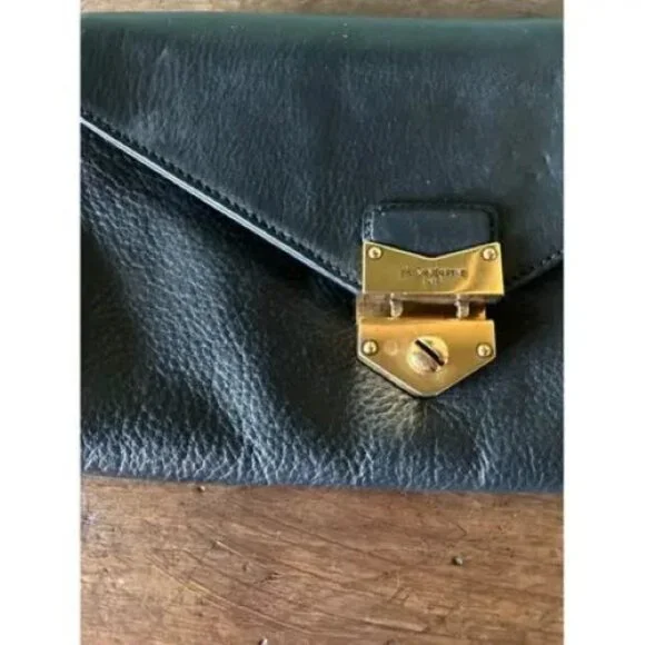 Yves Saint Laurent Vintage Black Leather Shoulder Bag with Push Lock Closure - Picture 3 of 6